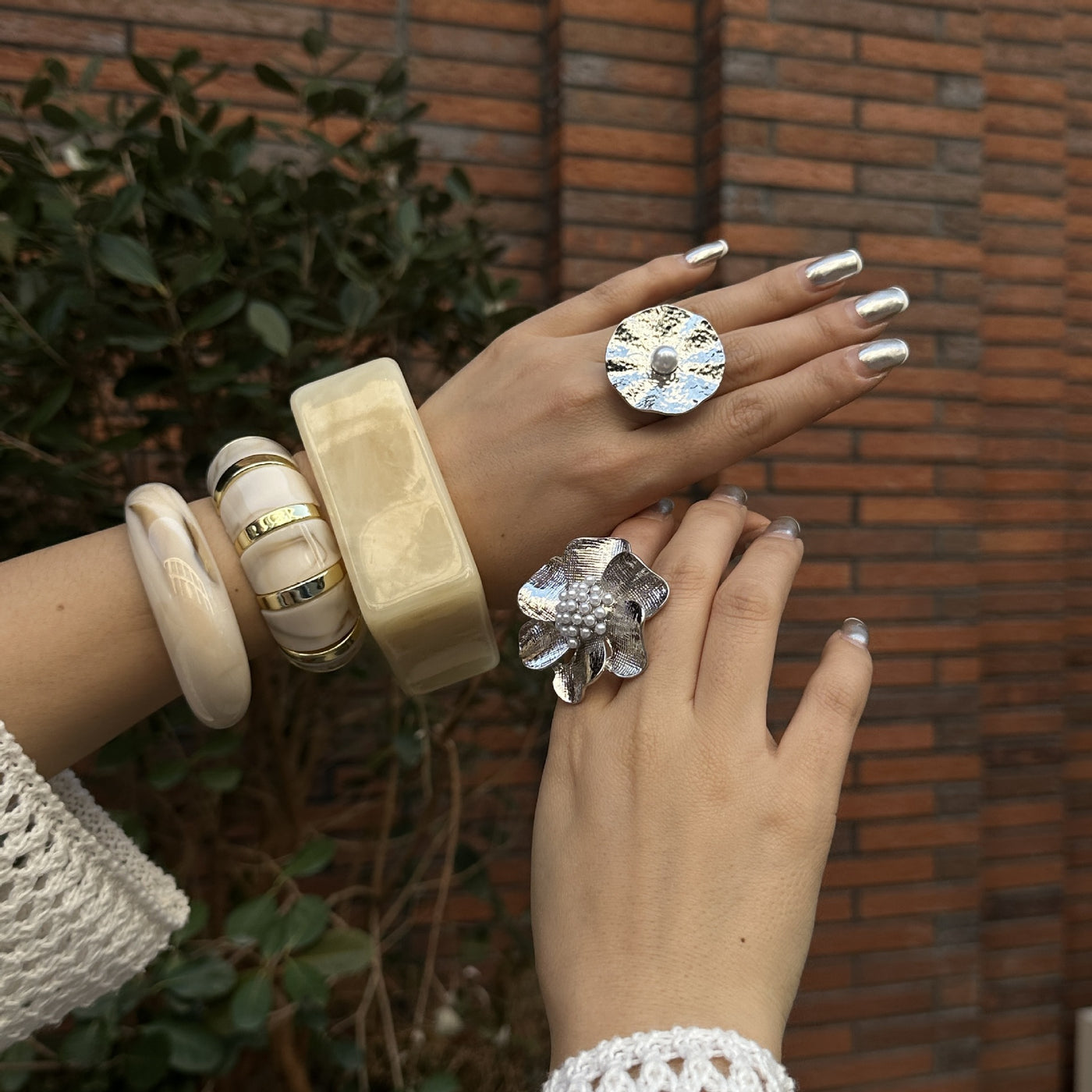 Women's Irregular Geometric Blooming Resin Bracelet