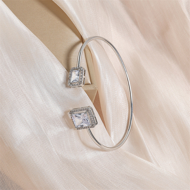 Women's Simple Bracelet Bracelet High-grade Water Drop Inlaid Women's Square Diamond